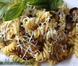 Pasta con zucchine fritte e ricotta salata