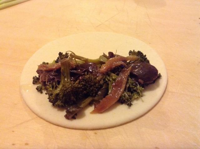 calzoncino olive broccoli e acciuga (640x478)