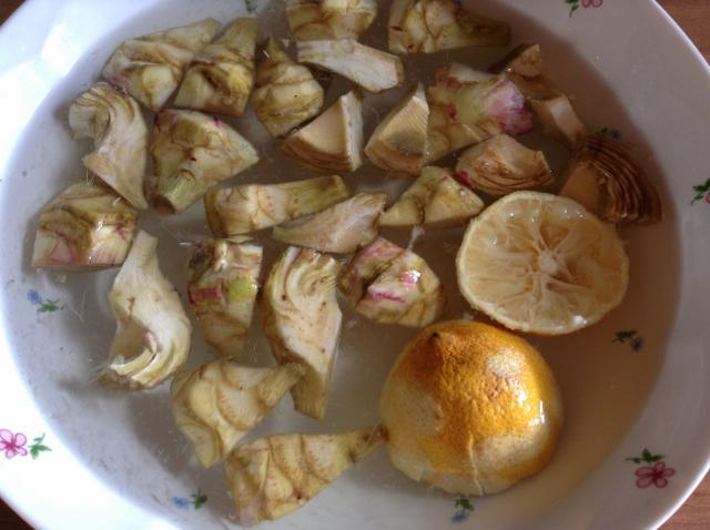 carciofi ammollo con il limone