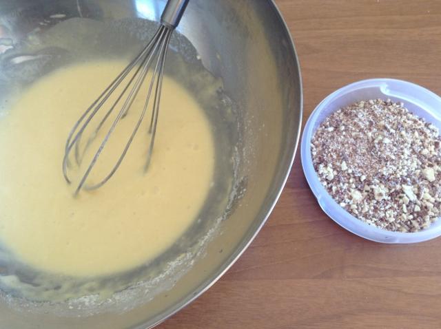 aggiungere all'impasto il cioccolato kinder tritato