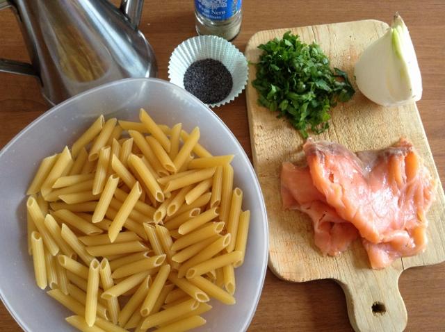 ingredienti ricetta pasta al salmone