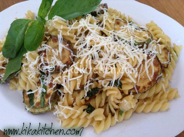 pasta con zucchine fritte e ricotta salata