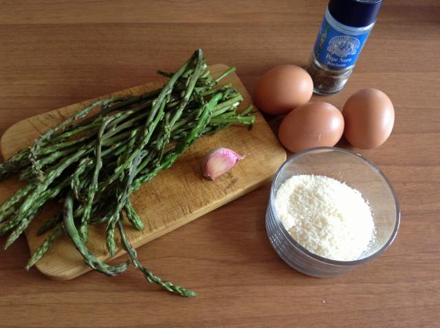 ingredienti frittata con asparagi1