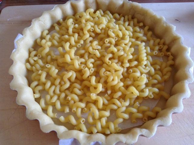 fagioli o pasta nella base per crostata