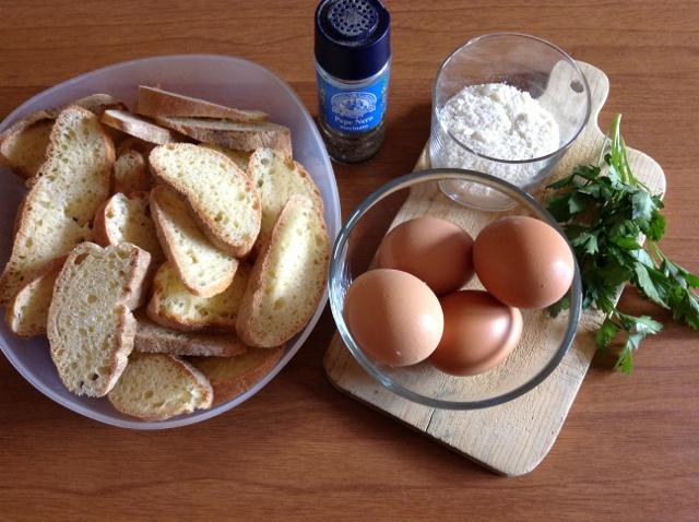 ingredienti pane fritto con l'uovo