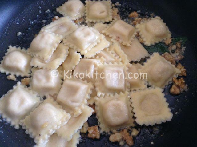 ravioli con burro salvia e noci