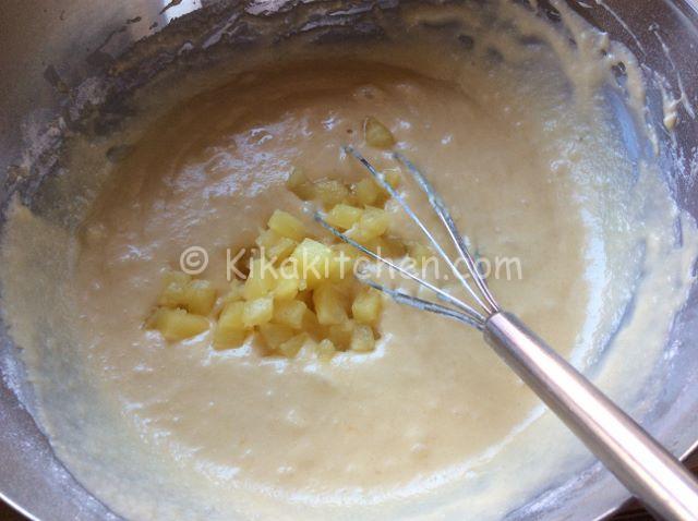 torta all'ananas con pezzetti di ananas