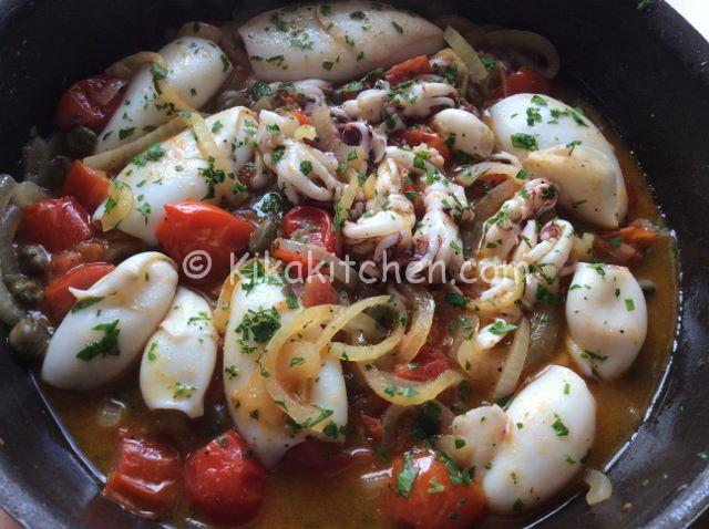 calamaretti con pomodorini e capperi