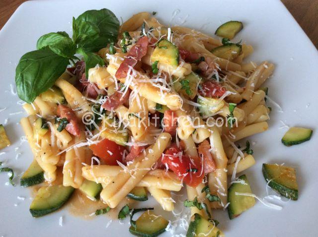 pasta pomodorini zucchina pancetta