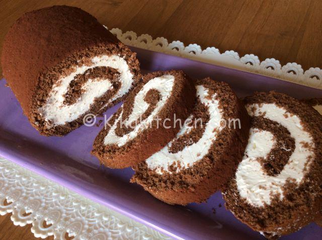Rotolo al cacao con crema al latte. Ricetta passo passo ...
