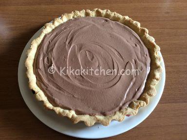 crostata con crema al latte e nutella e panna