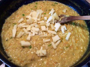 mantecare risotto fiori di zucca e asiago