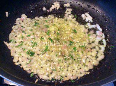 soffriggere la cipolla per risotto