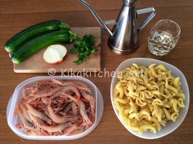 ingredienti pasta zucchine e gamberetti