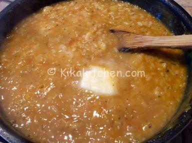 mantecare risotto zucca e gamberetti