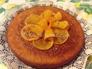 torta con fettine di arance caramellate