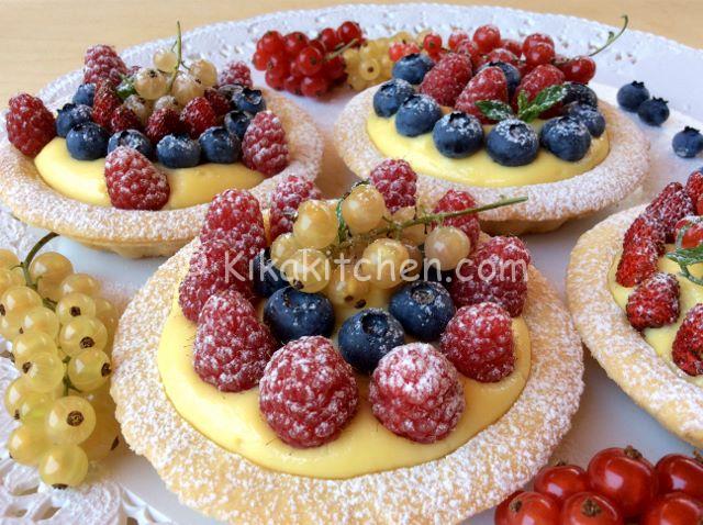 crostatine ai frutti di bosco e crema