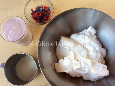 preparazione mousse ai frutti di bosco