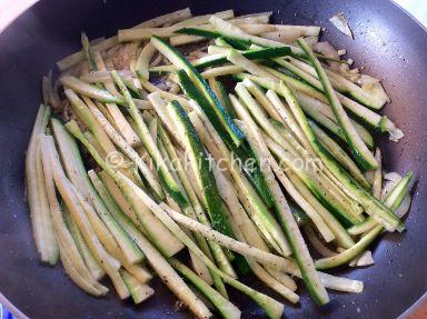 zucchine a julienne