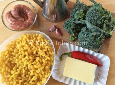 ingredienti pasta broccoli e salciccia