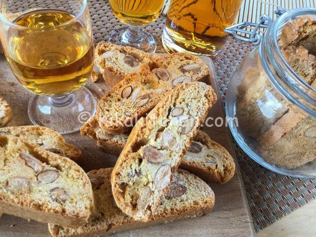 cantucci (biscotti secchi alle mandorle)