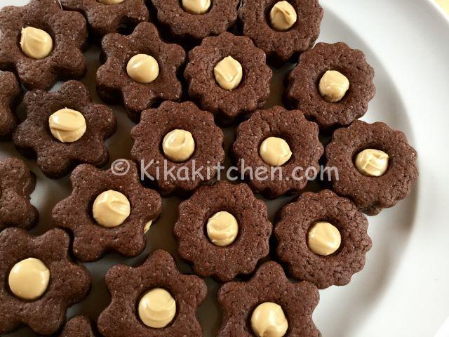 biscotti occhio di bue con crema bianca