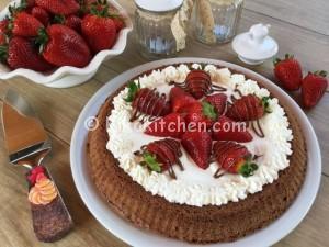 Crostata morbida cioccolato panna e fragole