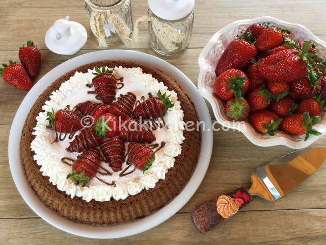 crostata morbida cioccolato panna e fragole ricetta