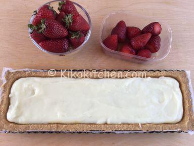 torta fredda con crema al latte e fragole ricetta