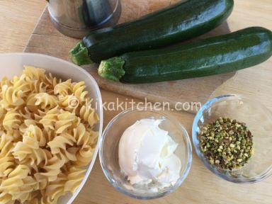 ingredienti pasta zucchine e philadelphia