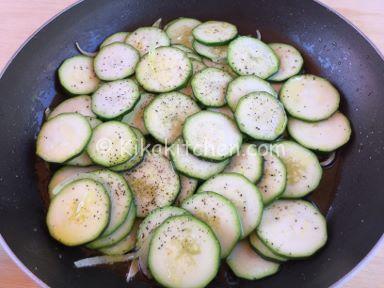 frittata di zucchine e cipolla