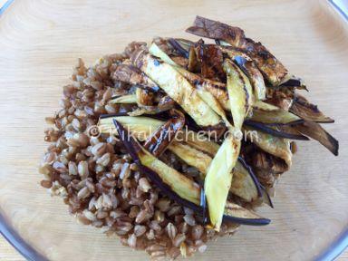 insalata di farro con melanzane e pomodorini