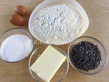 ingredienti pasta frolla con gocce di cioccolato