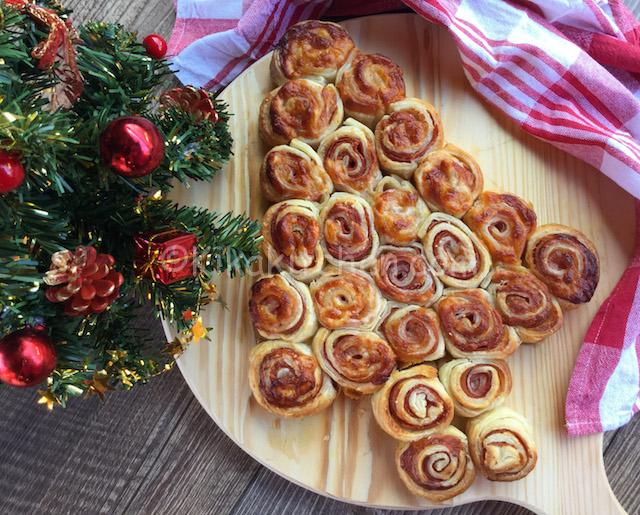 Albero Di Natale Di Pasta Sfoglia.Albero Di Natale Con Pasta Sfoglia Antipasti Natalizi Kikakitchen