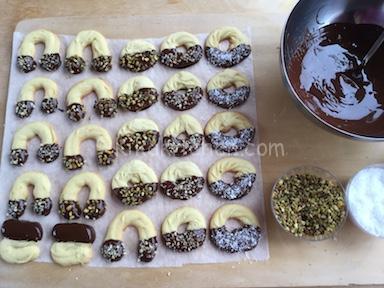 biscotti bagnati nel cioccolato