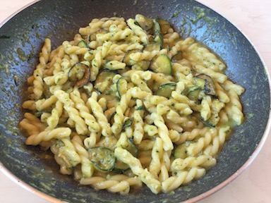 saltare in padella pasta e zucchine