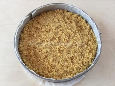 torta con biscotti sbriciolati