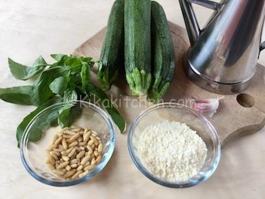 ingredienti pesto di zucchine