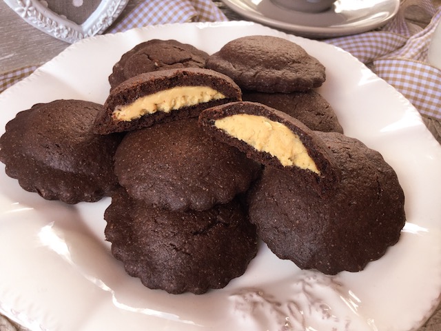 biscotti al cioccolato ripieni