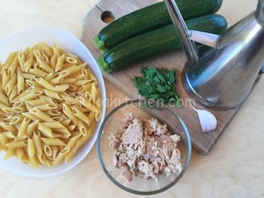 ingredienti pasta zucchine e tonno