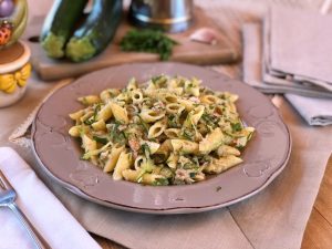 pasta con zucchine e tonno