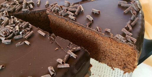 Torta al cioccolato morbida e soffice