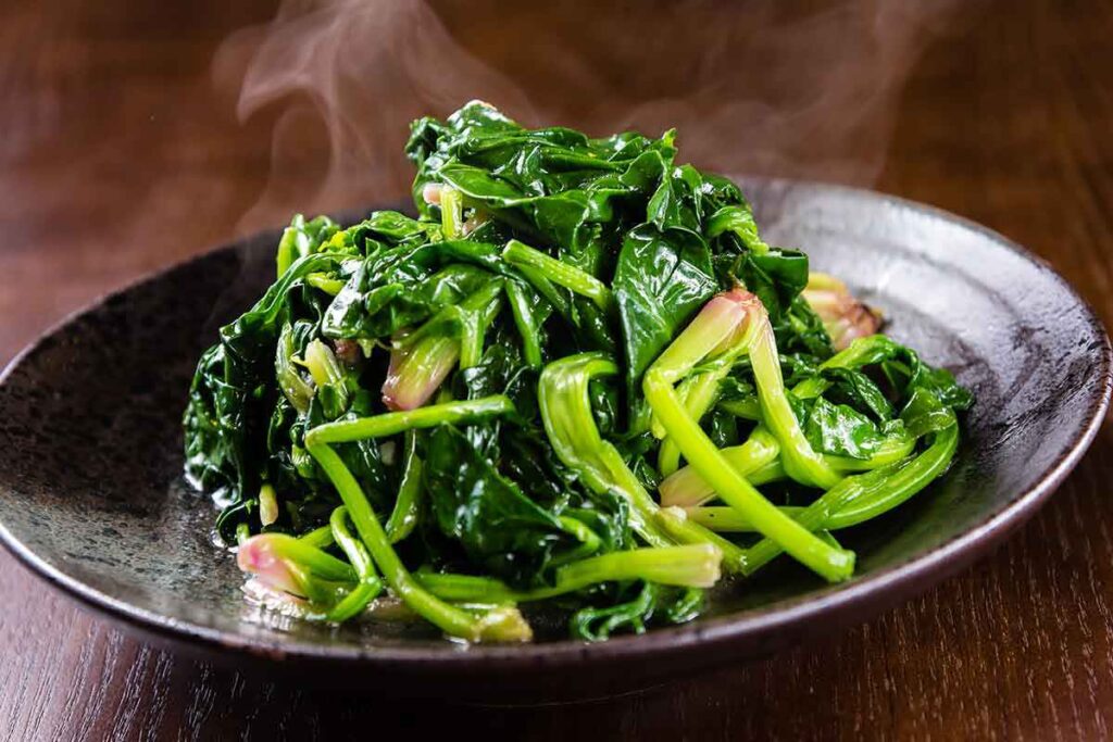 spinaci-in-padella-fumanti