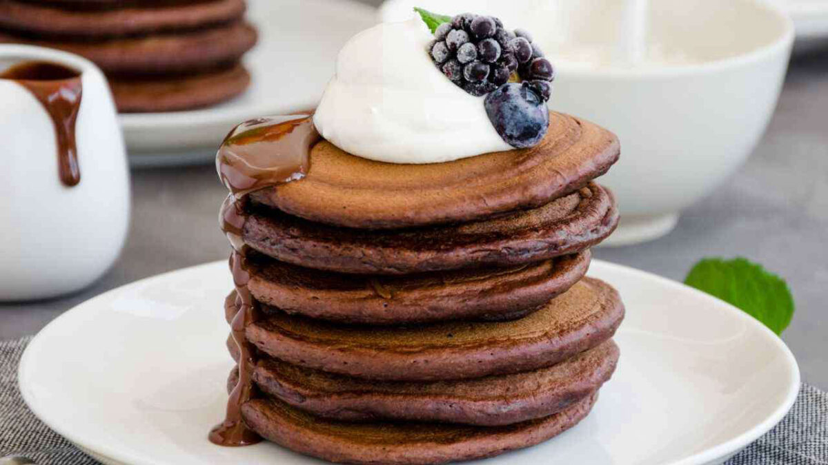 Pancake al Cacao: Ricetta Facile e Velocissima da Preparare in 2 Minuti ...