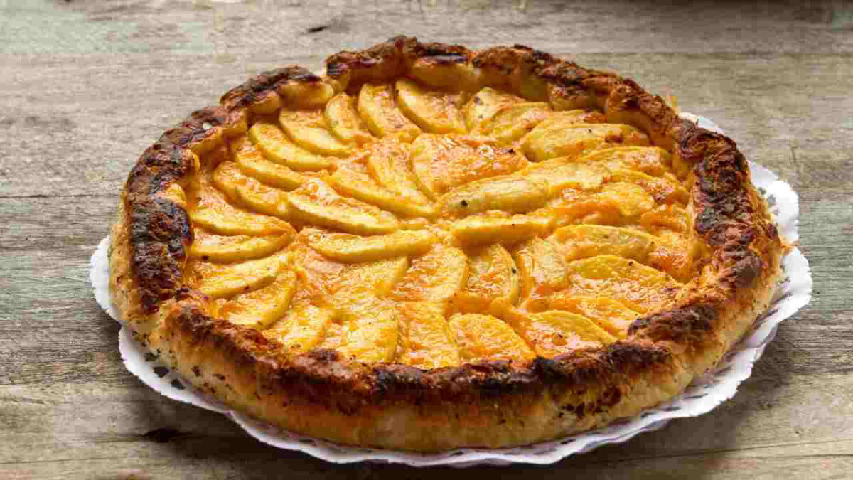 Torta di Mele e Cannella: La Ricetta Soffice Perfetta per Colazione e ...
